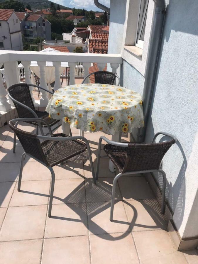 Apartments Villa Dalmatina Vodice Exterior photo